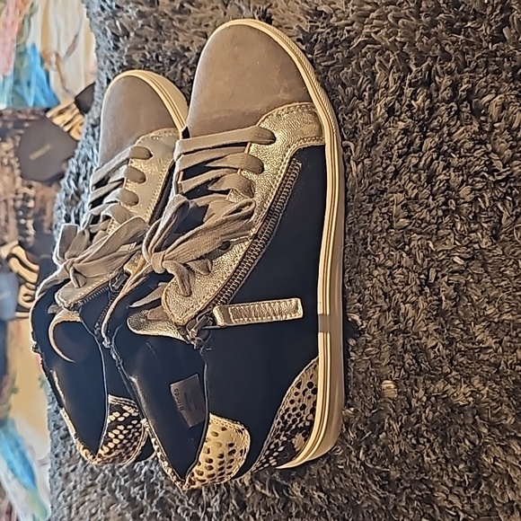 Blondo Sneakers - Picture 2 of 5